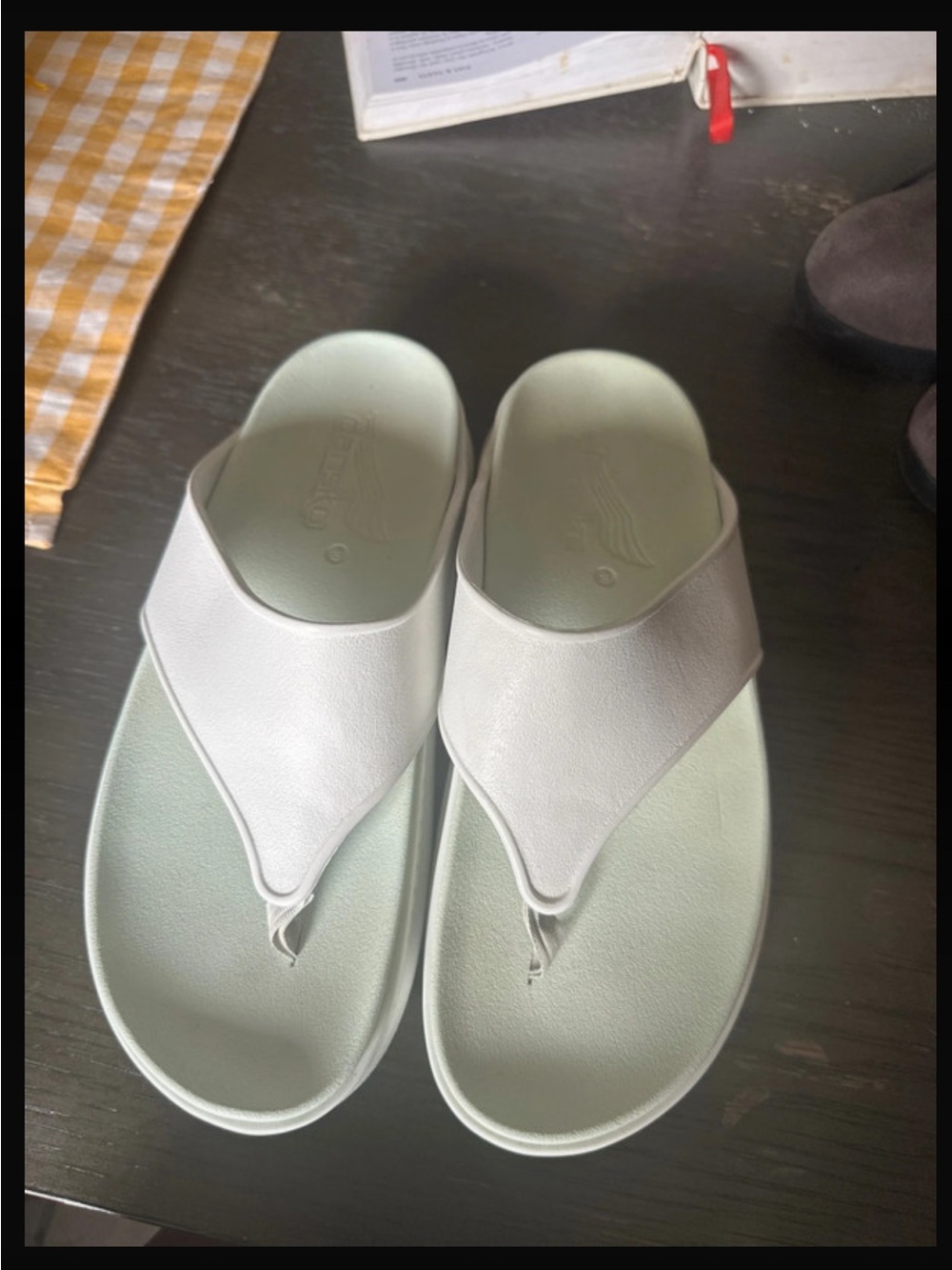 Dansko White Thong Sandal with Pale Mint Footbed
